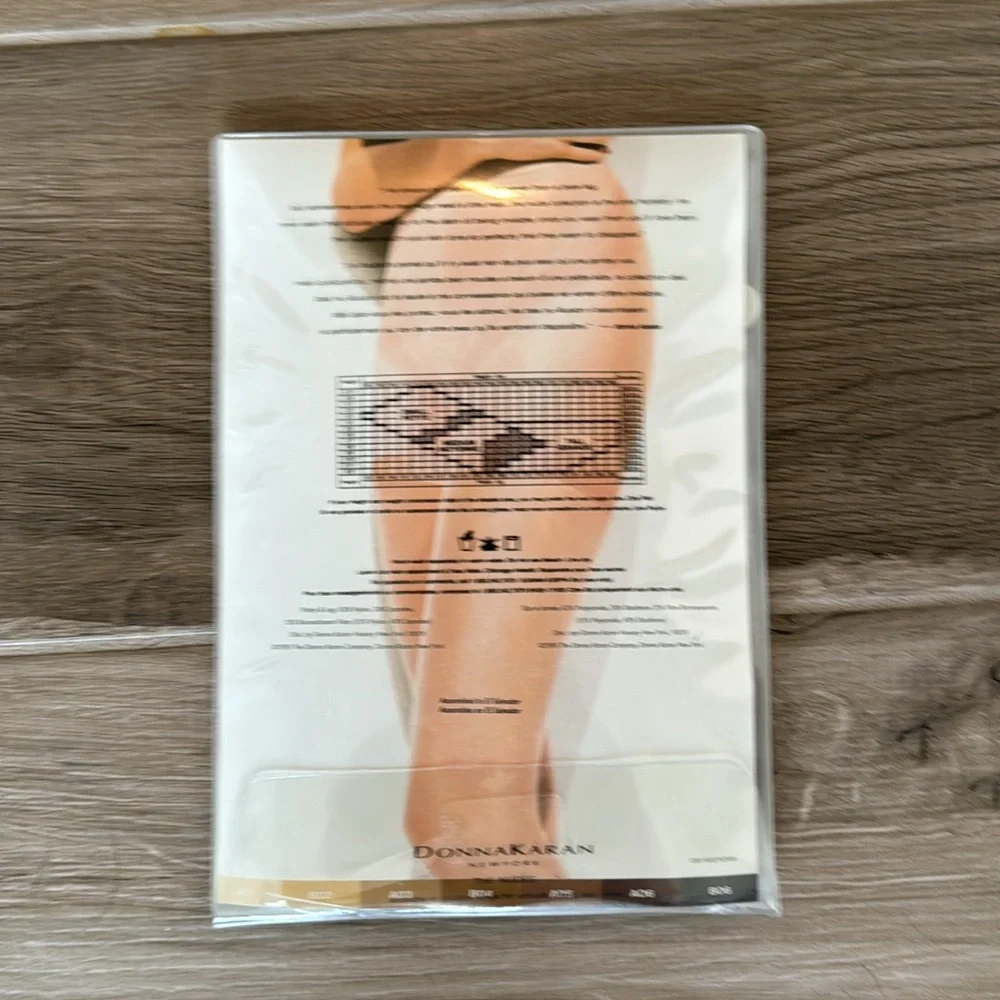 NWT Vintage Donna Karan S The Nudes Tone B2 pantyhose